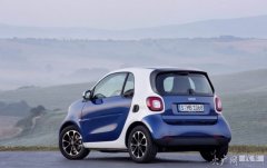 全新一代smartfortwo/forfour车型的内饰也采用双色内